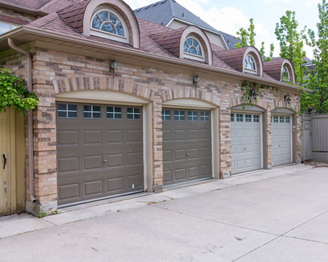 Installed garage doors in Syracuse New York
